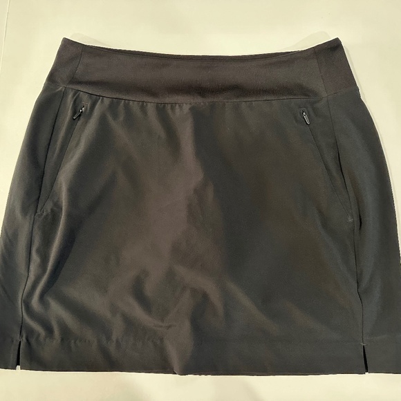 ATHLETA Black Soho Skort -  Size 6. - Picture 1 of 10